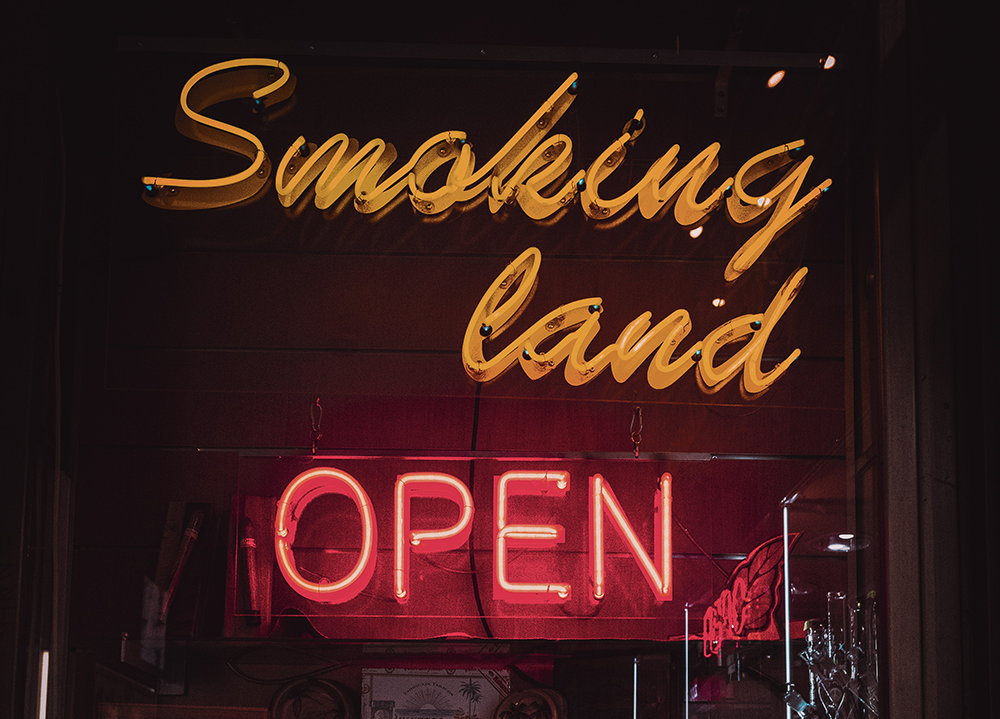 7 Essentials To-Do's for the Dream Home Smoking Room Set Up